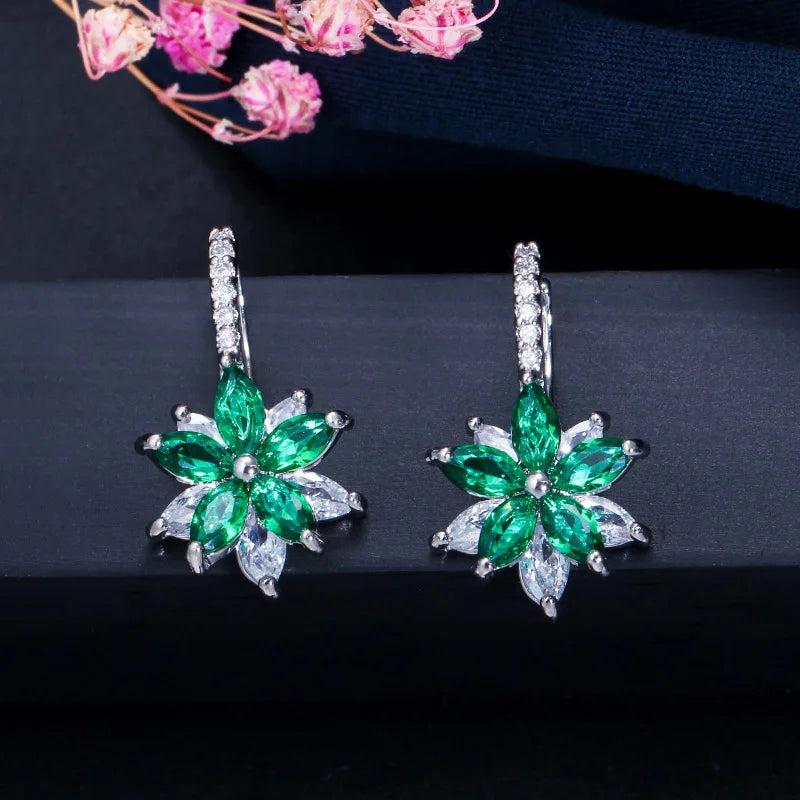 Flower-shaped cubic zirconia stud earrings with emerald green and clear stones