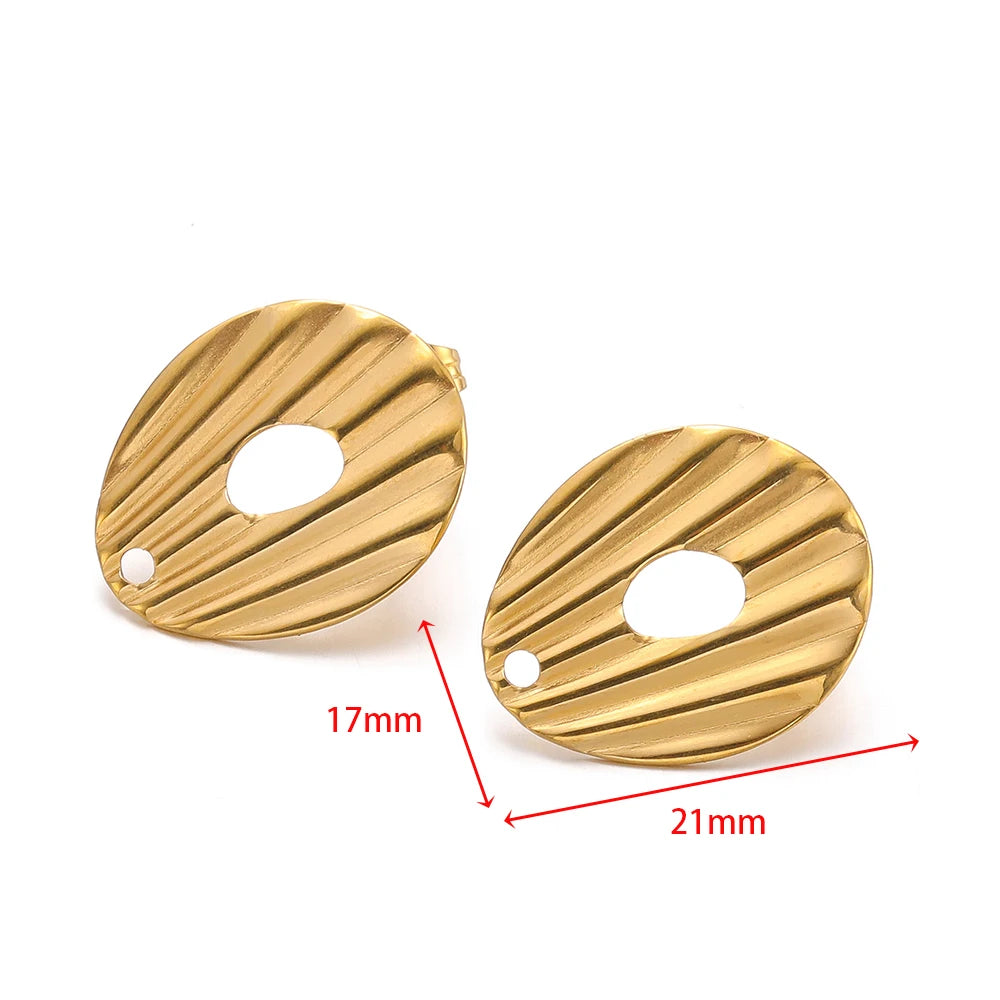Gold heart-shaped braid earring findings, size shown with 17mm and 21mm arrows