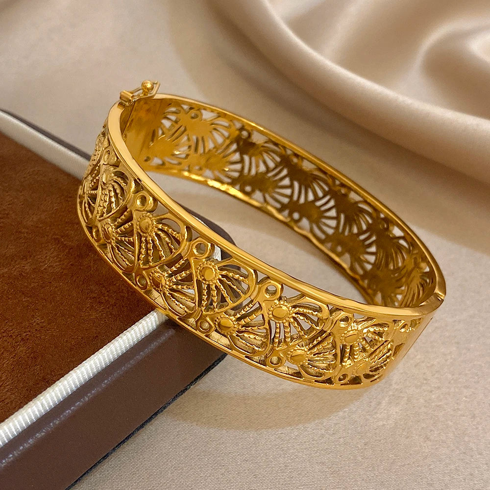 Vintage Geometric Hollow Flower Textured Cuff Bangle Exquisite Gold Plated Stainless Steel Wrist Bracelets Waterproof Jewelry