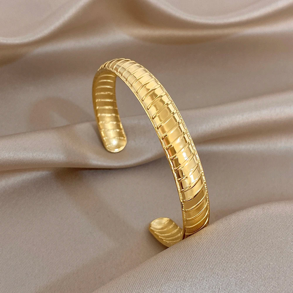 Glossy Spiral Textured Wide Bangle for Women Men Vintage Gold Plated Stainless Steel Cuff Bangle Bracelets Waterproof Jewelry