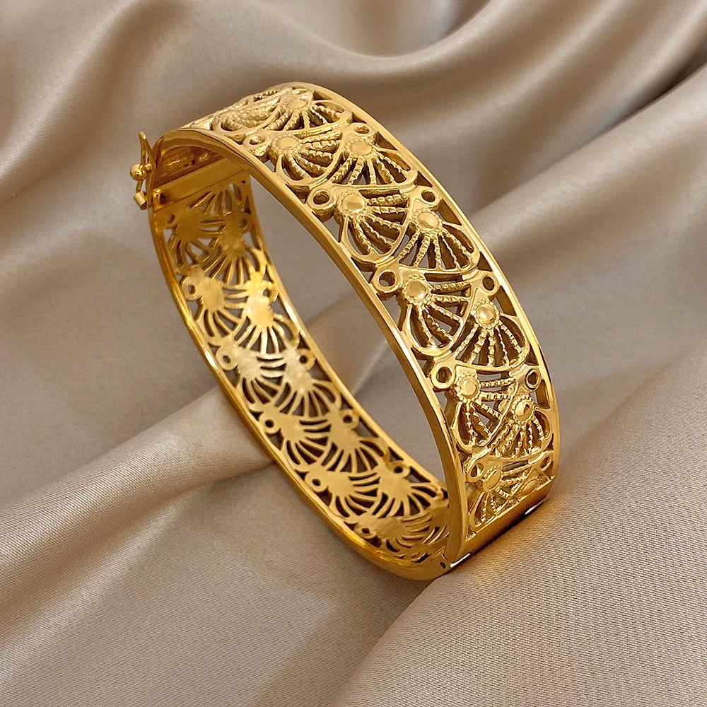 Vintage Geometric Hollow Flower Textured Cuff Bangle Exquisite Gold Plated Stainless Steel Wrist Bracelets Waterproof Jewelry