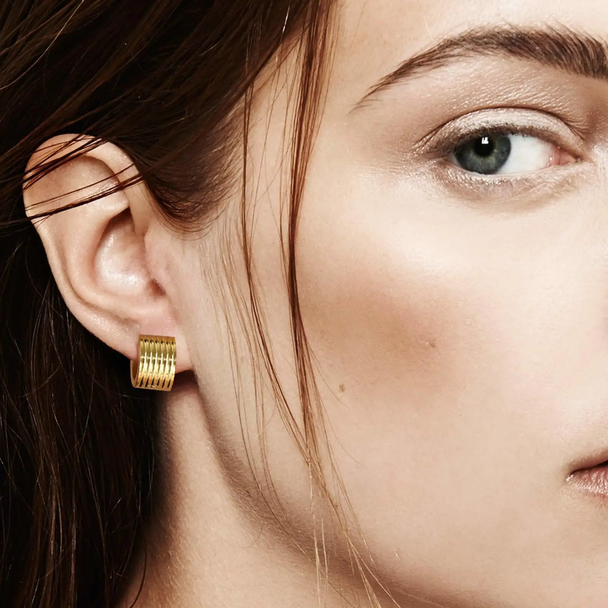 Gold Plated Stainless Steel Chunky Jewelry Ribbed Striped Circle Hoop Huggies Earrings for Women