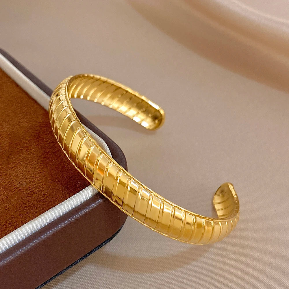 Glossy Spiral Textured Wide Bangle for Women Men Vintage Gold Plated Stainless Steel Cuff Bangle Bracelets Waterproof Jewelry