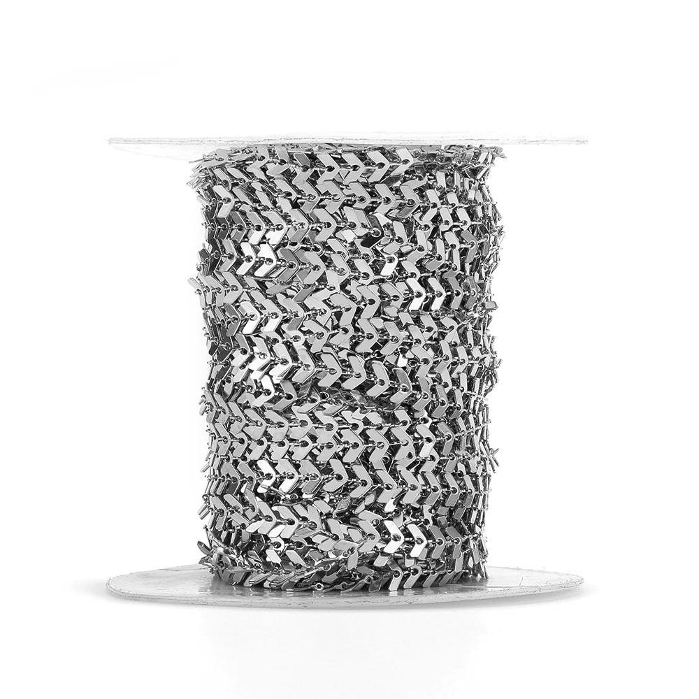 Silver airplane arrow link chain on a spool, glossy embossed arrow connectors