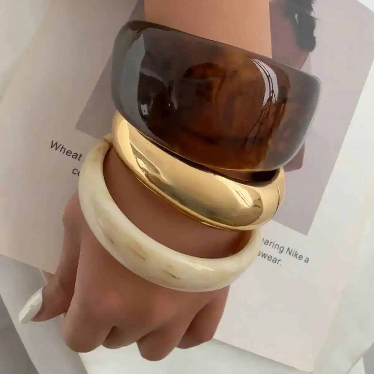 Luxury Stackable Resin Metal Wide Cuff Bangle Round Thick Acrylic Bracelet For Women