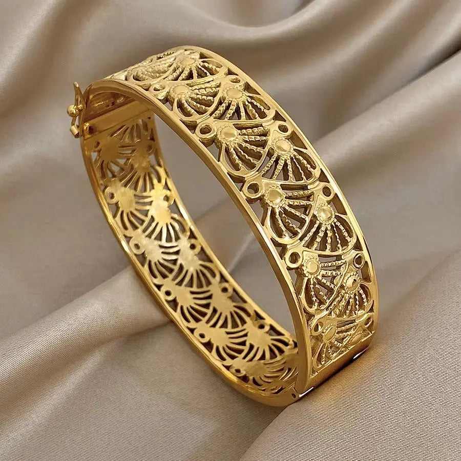 Vintage Geometric Hollow Flower Textured Cuff Bangle Exquisite Gold Plated Stainless Steel Wrist Bracelets Waterproof Jewelry