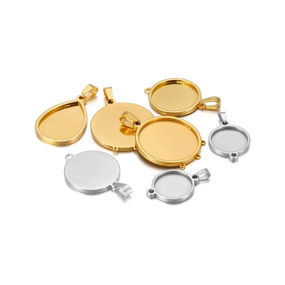 Round pendant cabochon base trays, mixed gold-tone and silver-tone blank charms