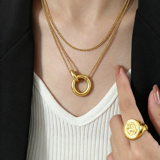 Gold-tone double-circle pendant necklace with thick chain choker style