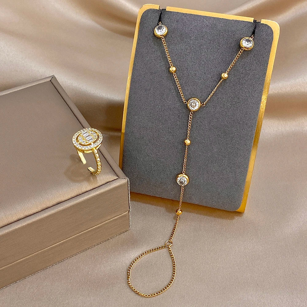 Gold-plated zircon pendant chain bracelet with round bead details and ring