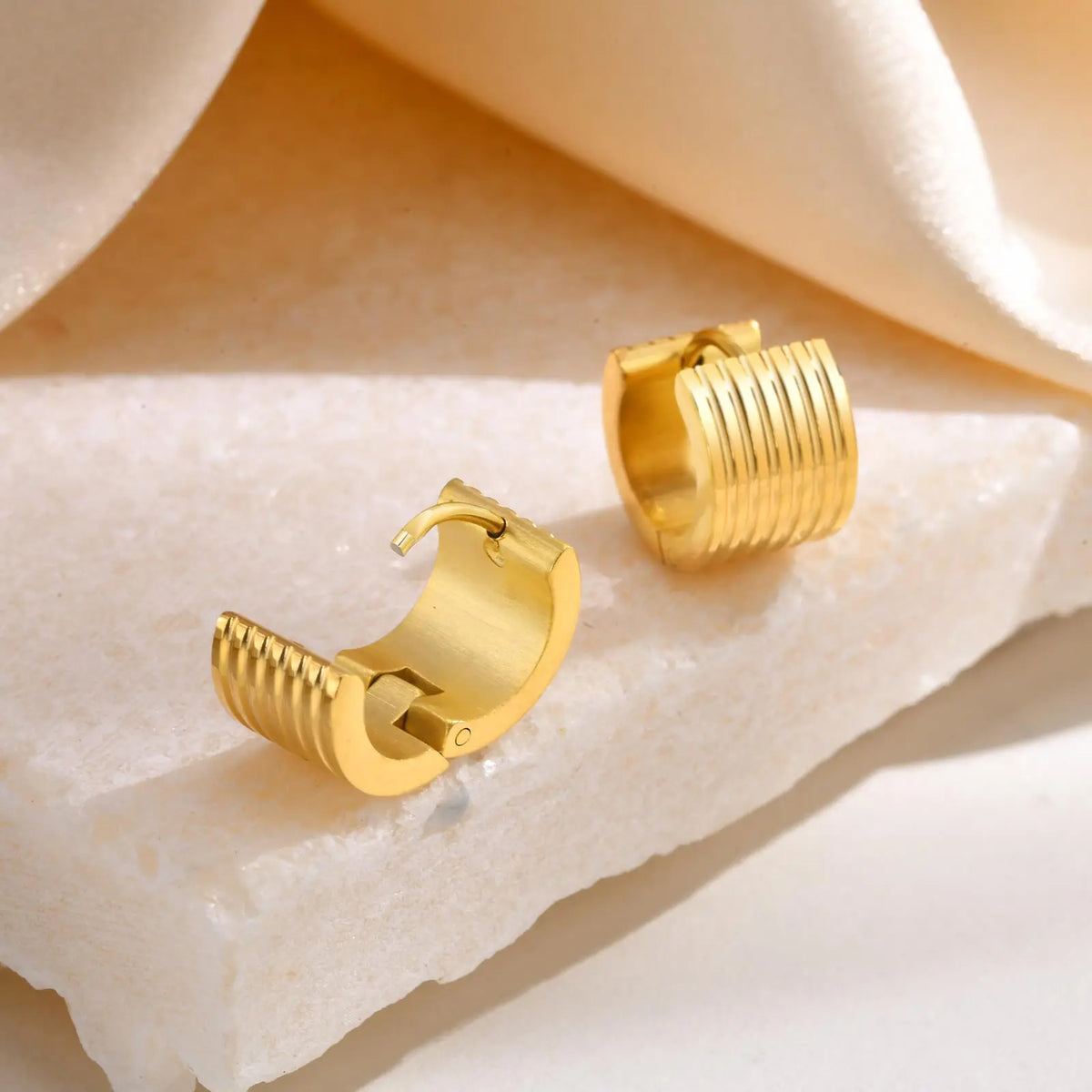 Gold Plated Stainless Steel Chunky Jewelry Ribbed Striped Circle Hoop Huggies Earrings for Women