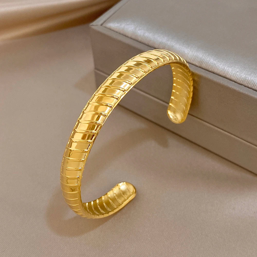Glossy Spiral Textured Wide Bangle for Women Men Vintage Gold Plated Stainless Steel Cuff Bangle Bracelets Waterproof Jewelry