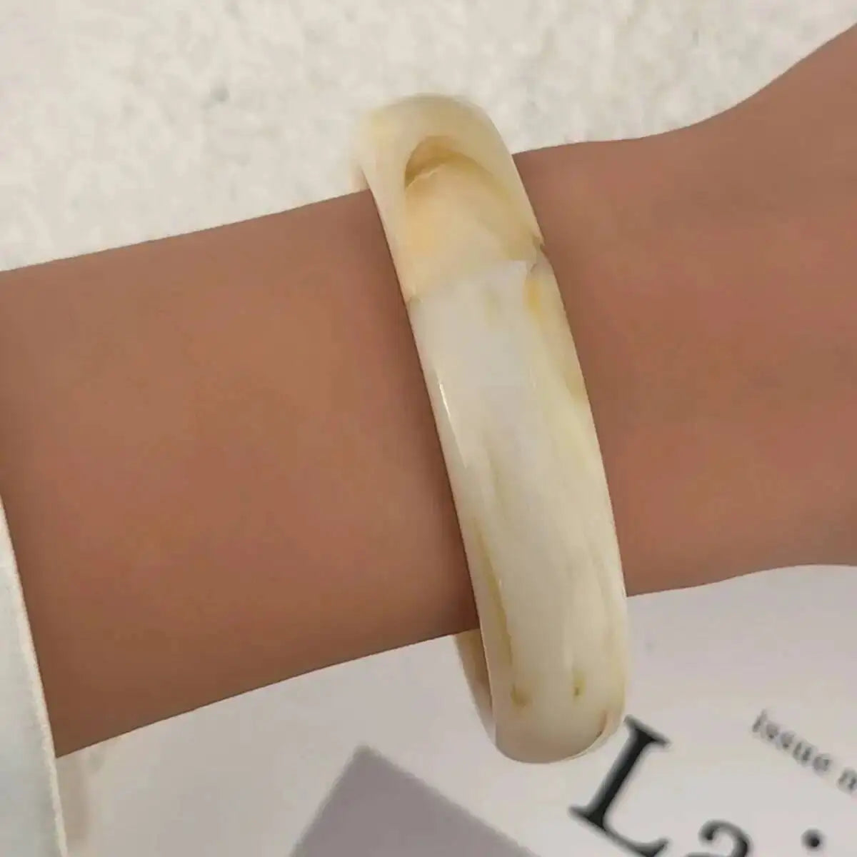 Luxury Stackable Resin Metal Wide Cuff Bangle Round Thick Acrylic Bracelet For Women