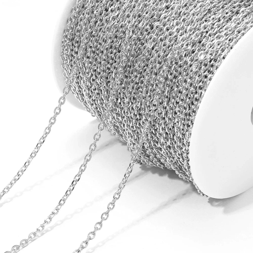 Silver cross O-link chain, close-up of interlocking round links