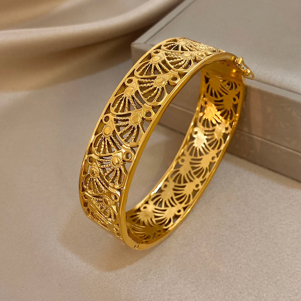 Vintage Geometric Hollow Flower Textured Cuff Bangle Exquisite Gold Plated Stainless Steel Wrist Bracelets Waterproof Jewelry