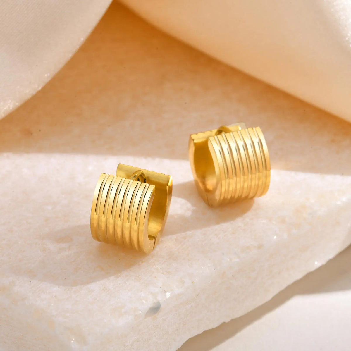 Gold Plated Stainless Steel Chunky Jewelry Ribbed Striped Circle Hoop Huggies Earrings for Women