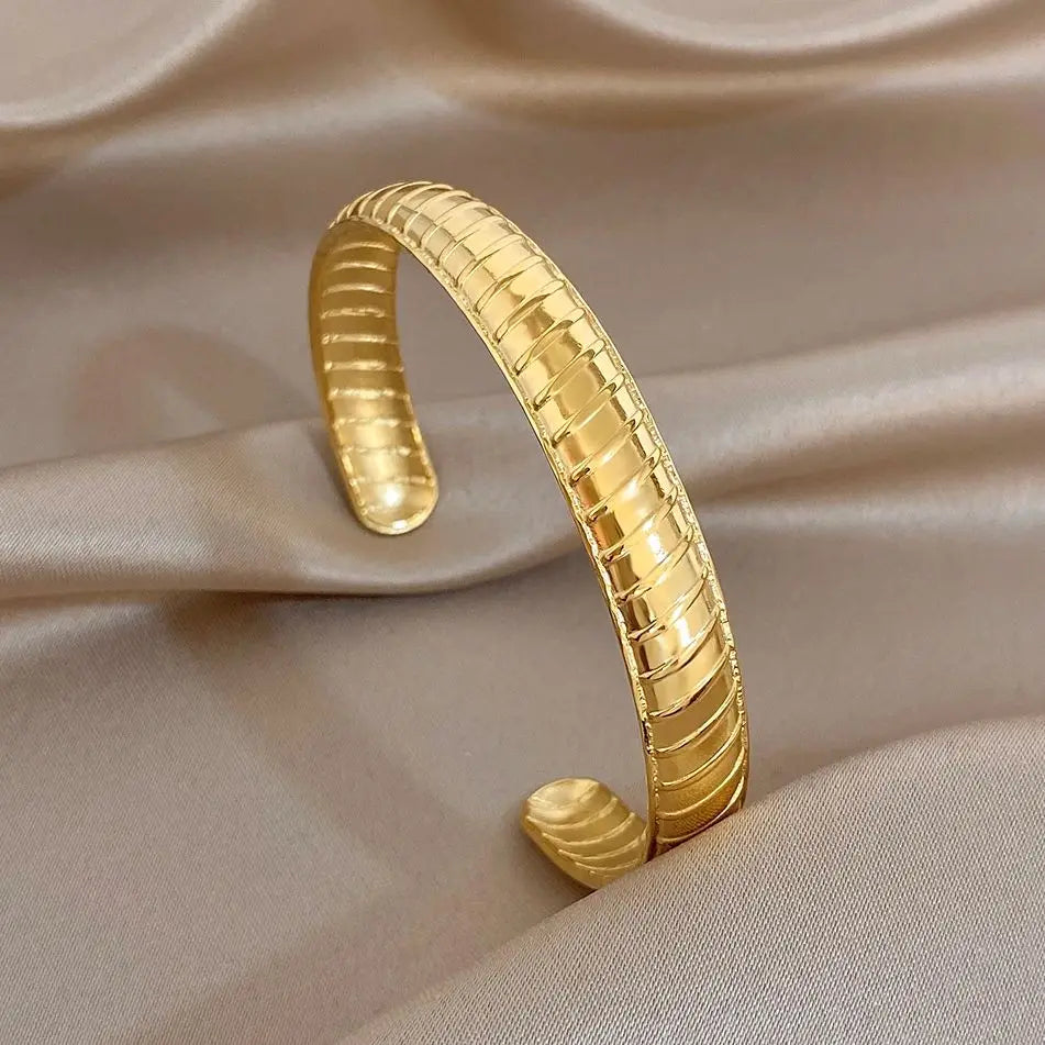 Glossy Spiral Textured Wide Bangle for Women Men Vintage Gold Plated Stainless Steel Cuff Bangle Bracelets Waterproof Jewelry