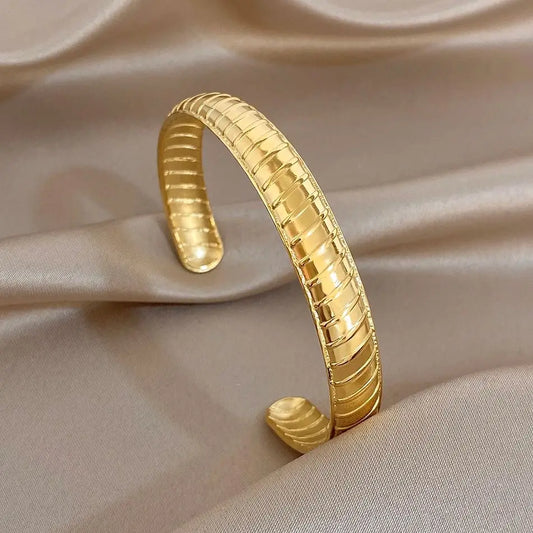 Glossy Spiral Textured Wide Bangle for Women Men Vintage Gold Plated Stainless Steel Cuff Bangle Bracelets Waterproof Jewelry