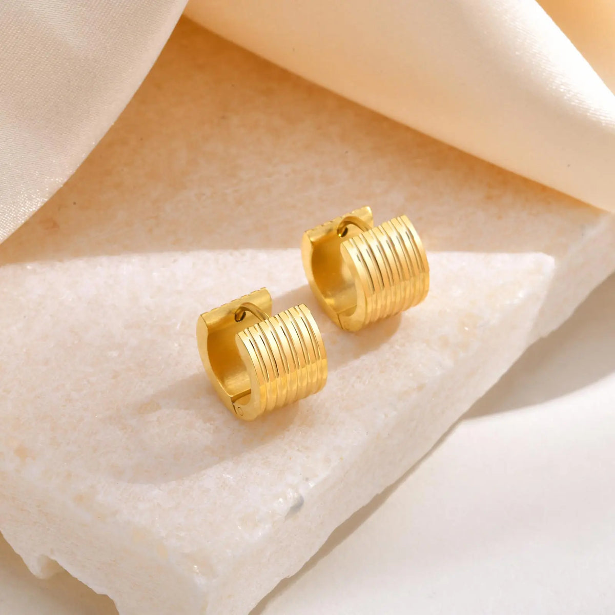 Gold Plated Stainless Steel Chunky Jewelry Ribbed Striped Circle Hoop Huggies Earrings for Women