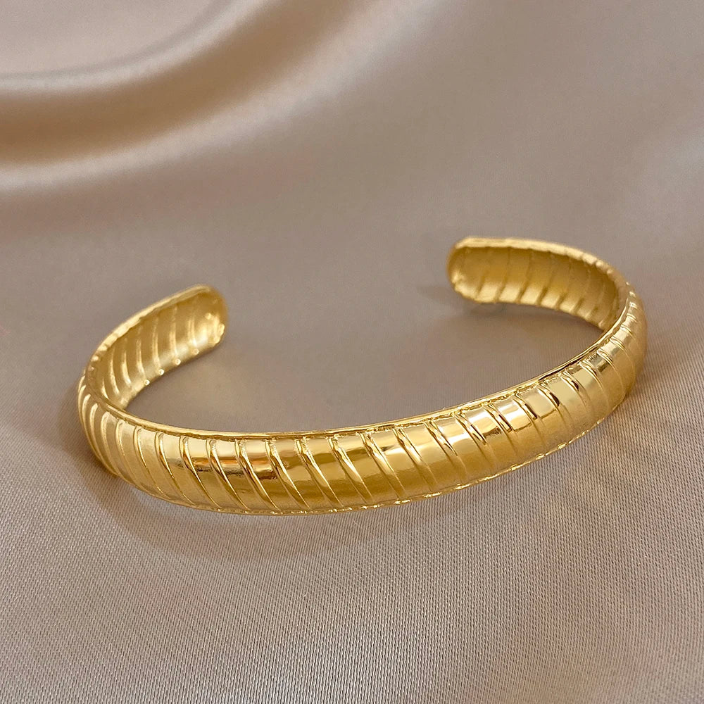 Glossy Spiral Textured Wide Bangle for Women Men Vintage Gold Plated Stainless Steel Cuff Bangle Bracelets Waterproof Jewelry