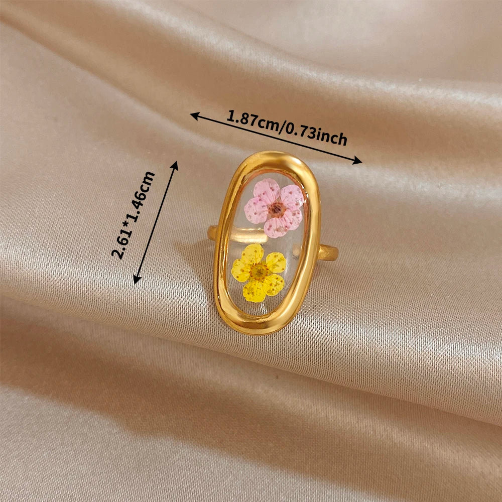 Gold-tone open oval flower ring with size shown: 2.61x1.87cm