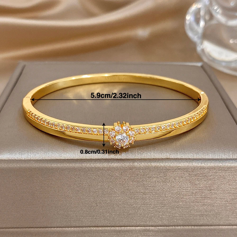 Gold-plated bangle: 5.9 cm inner diameter, 0.8 cm width, zircon flower
