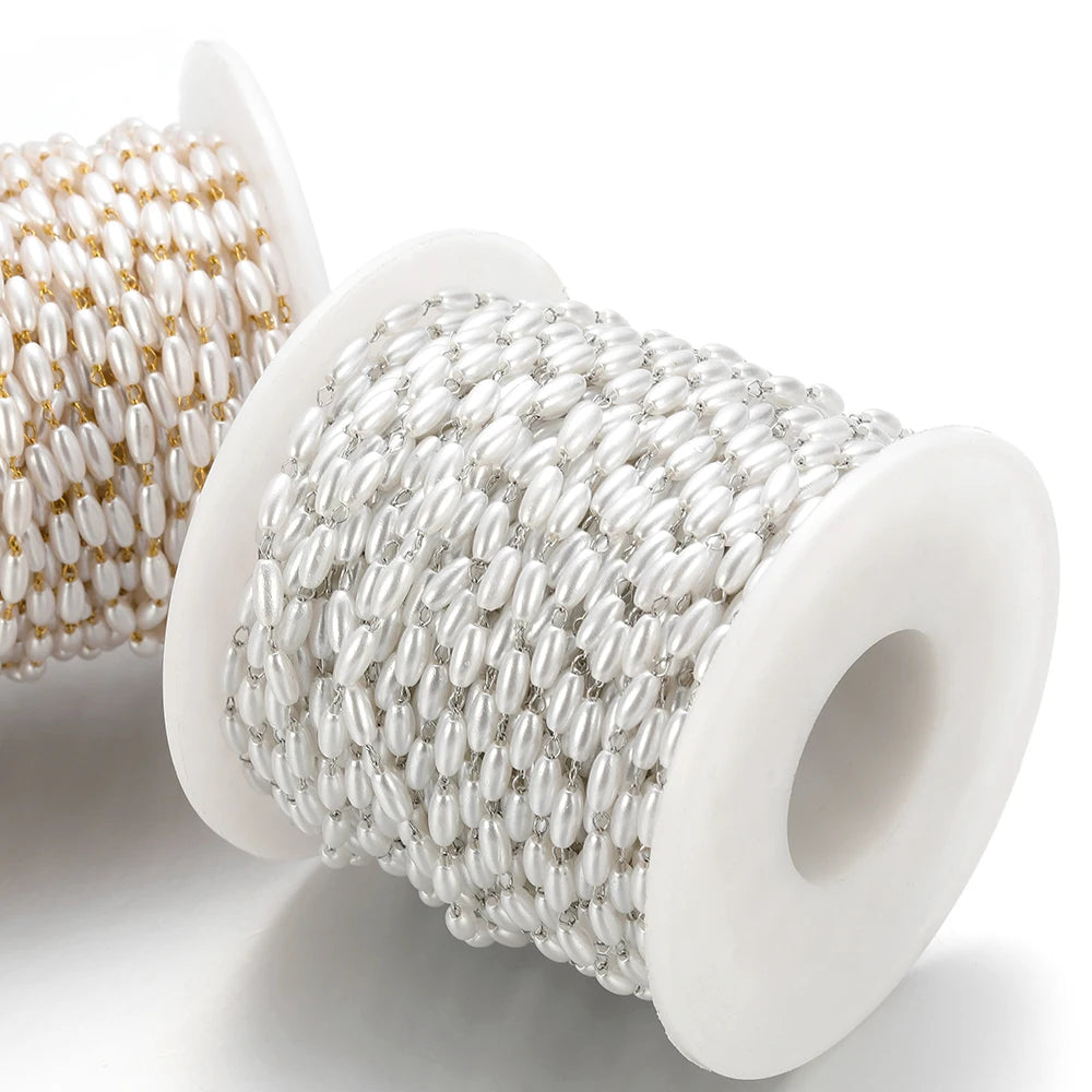 Pearl bead chain spool close-up with white oval beads and silver-tone chain links
