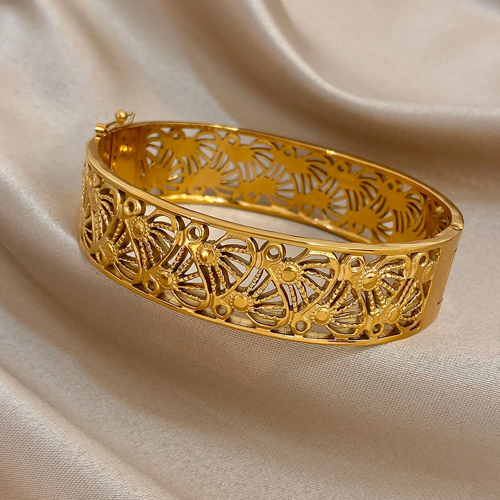 Vintage Geometric Hollow Flower Textured Cuff Bangle Exquisite Gold Plated Stainless Steel Wrist Bracelets Waterproof Jewelry