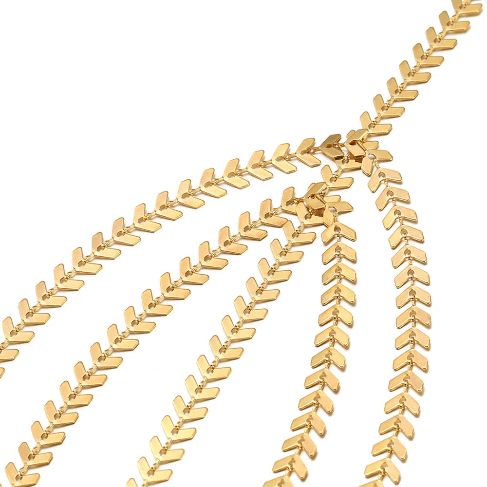 Gold airplane arrow link chain with repeating barbed detail, glossy finish