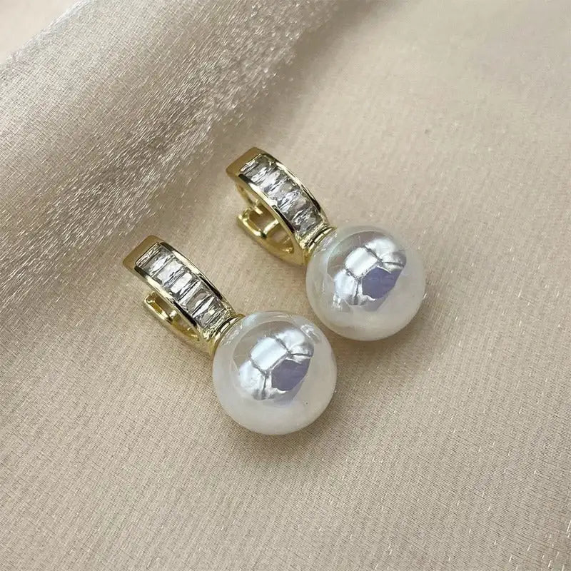 Gold-tone hoop earrings with round silver-white imitation pearl drops