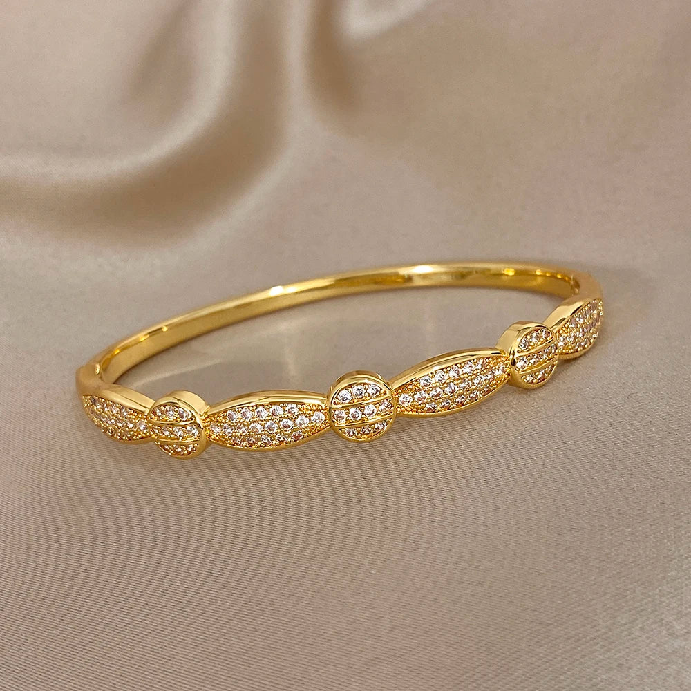 Gold-plated rhinestone cuff bracelet with geometric oval links