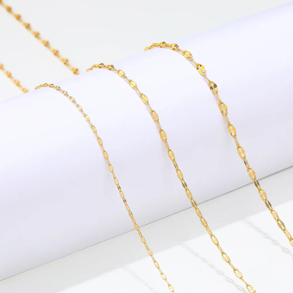 Gold flat oval cable chain strands, repeating oval link pattern